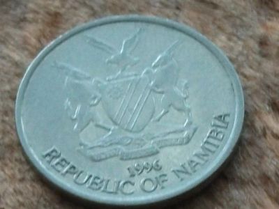 Лот: 10904556. Фото: 1. Монета 10 цент Намибия 1996 герб... Африка