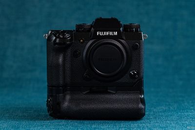 Лот: 17708552. Фото: 1. Fujifilm X-H1+VPB !внимательно... Цифровые беззеркальные со сменной оптикой
