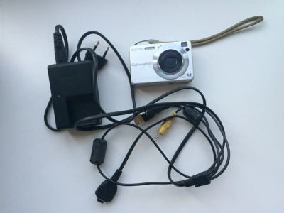 Лот: 7833743. Фото: 1. Продам крутую мыльницу Sony cyber... Цифровые компактные