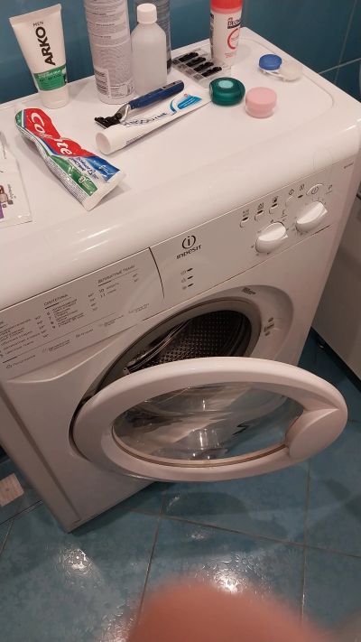 Лот: 25054239. Фото: 1. Стиральная машина Indesit WIUN82. Стиральные машины