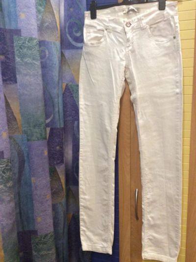 Лот: 8267653. Фото: 1. Отдам белые джинсы Zara Trf Denim... Джинсы