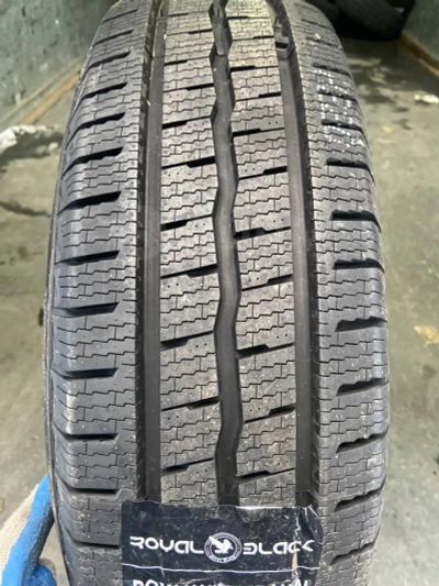 Лот: 23535797. Фото: 1. Зимняя резина 205/70 R-15 C "Royal... Шины