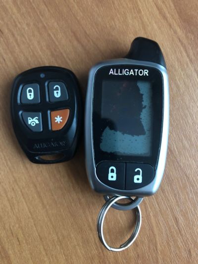 Лот: 19533545. Фото: 1. Брелок автосигнализации alligator... Автомобильные сигнализации