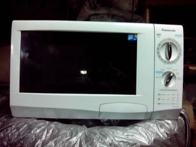 Лот: 3952345. Фото: 1. Микроволновка Panasonic (не греет... Микроволновки, мини-печи