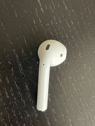 Лот: 17582707. Фото: 1. Правый наушник Airpods 2. Красноярск