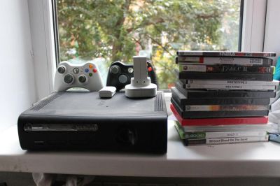 Лот: 6070543. Фото: 1. Xbox 360 - 120 GB + куча игр. Игровые приставки, консоли