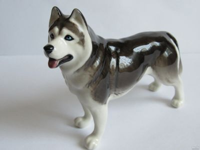 Лот: 14406684. Фото: 1. Хаски собака фарфор статуэтка. Скульптуры