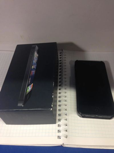 Лот: 4939229. Фото: 1. Apple iPhone 5 черный 16Gb с коробкой. Смартфоны