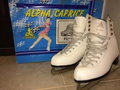 Лот: 8119535. Фото: 1. Коньки женские фигурные Alpha... Коньки