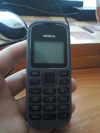 Лот: 2445287. Фото: 1. nokia 1280(крышка в карбоне)Отдам... Кнопочные мобильные телефоны