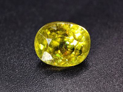 Лот: 20969490. Фото: 1. 3.99 ct. Сфен Титанит. Мадагаскар... Драгоценные и поделочные камни
