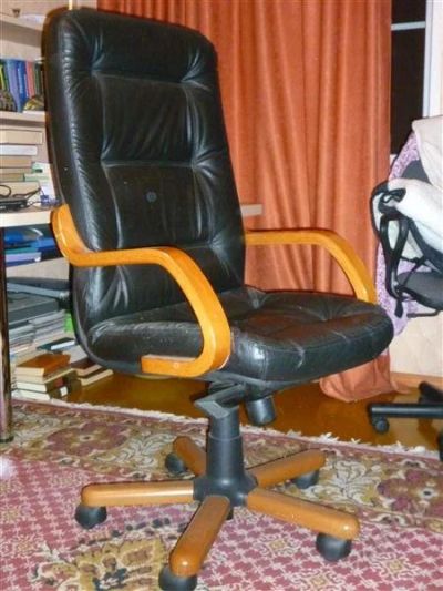 Лот: 1942923. Фото: 1. Кресло кожаное. Другое (офисная мебель и домашние кабинеты)
