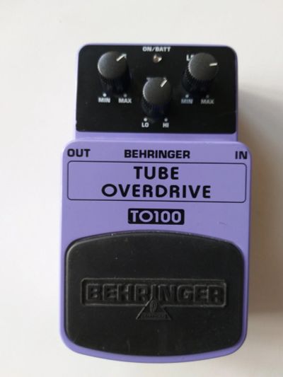 Лот: 14472972. Фото: 1. Гитарная педаль Behringer Tube... Гитарные эффекты и комбоусилители