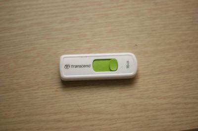 Лот: 6014121. Фото: 1. Флешка на 16 гб Transcend. USB-флеш карты