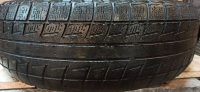 Лот: 17345833. Фото: 1. Одна шина Bridgestone 195/65/15. Шины