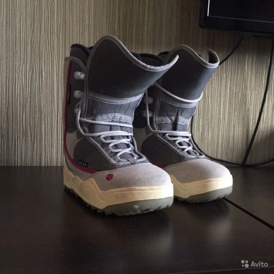 Лот: 10840177. Фото: 1. Ботинки для сноуборда 38 размер. Ботинки