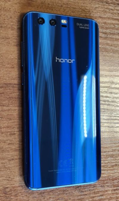 Лот: 16018772. Фото: 1. Смартфон Honor 9. 64Gb. Blue. Смартфоны