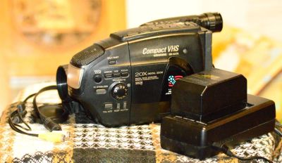 Лот: 3451996. Фото: 1. Видеокамера JVC Compakt VHS. Внимательно... Видеокамеры
