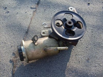 Лот: 4369367. Фото: 1. Насос гидроусилителя с Toyota. Двигатель и элементы двигателя