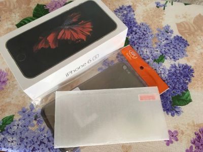 Лот: 9908074. Фото: 1. iPhone 6S Space Gray 16GB. Смартфоны