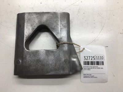 Лот: 20386298. Фото: 1. Кронштейн опоры двигателя Toyota... Двигатель и элементы двигателя