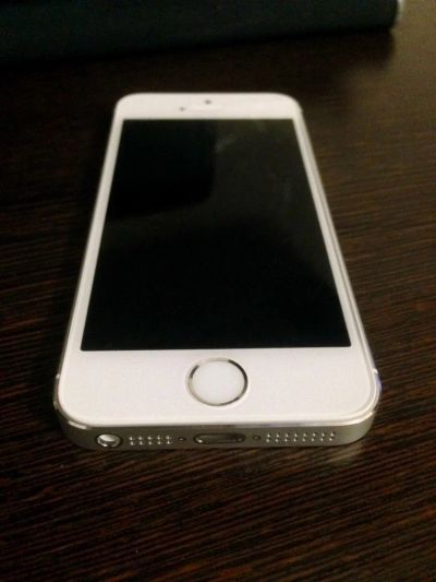 Лот: 6802343. Фото: 1. Apple iPhone 5S 32 Gb серебро... Смартфоны
