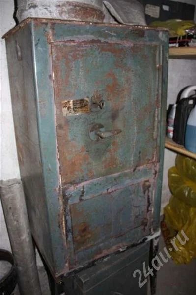 Лот: 457510. Фото: 1. несгораемый шкаф на ножках. Другое (мебель)