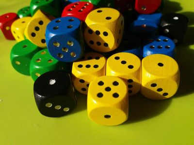 Лот: 8224800. Фото: 1. Кубик D6 Деревянный 16 мм. Настольные игры, карты