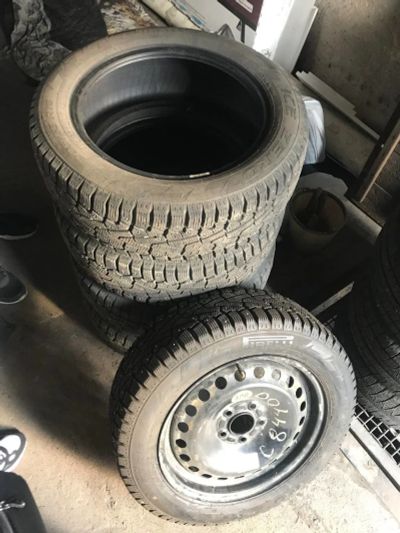 Лот: 17990365. Фото: 1. Шины зимние 5 штук Pirelli ice... Шины