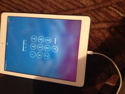 Лот: 5128942. Фото: 1. ipad air + чехол в подарок (почти... Планшеты