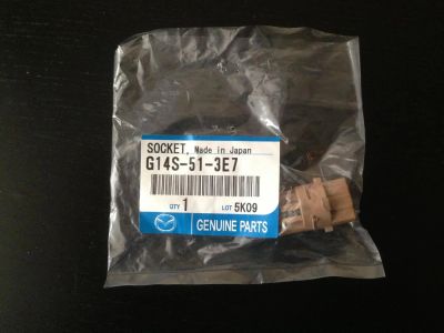 Лот: 7401062. Фото: 1. Цоколь фонаря стоп сигнала Mazda... Электрооборудование