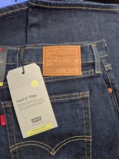 Лот: 25008917. Фото: 1. Мужские джинсы Levis 502 Taper... Брюки, джинсы, шорты