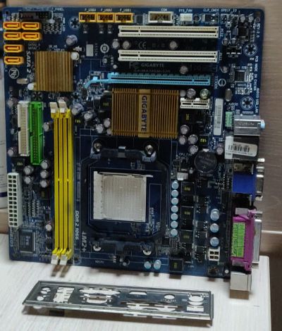 Лот: 19817553. Фото: 1. Мат. плата Gigabyte GA-MA74GM-S2H... Материнские платы