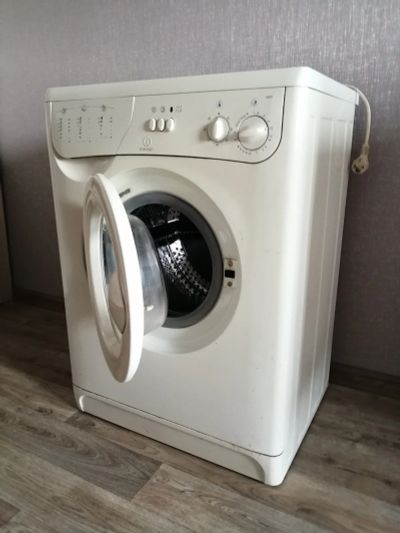 Лот: 14847011. Фото: 1. Стиральная машина Indesit. Стиральные машины
