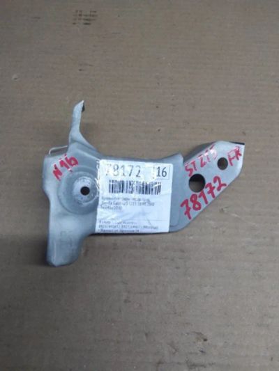 Лот: 21403700. Фото: 1. кронштейн фары Toyota Caldina... Двигатель и элементы двигателя