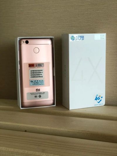 Лот: 10419073. Фото: 1. Новый смартфон Xiaomi Redmi 4X... Смартфоны
