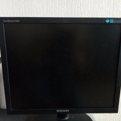Лот: 12017657. Фото: 1. Монитор Samsung E1920NR. ЖК-мониторы