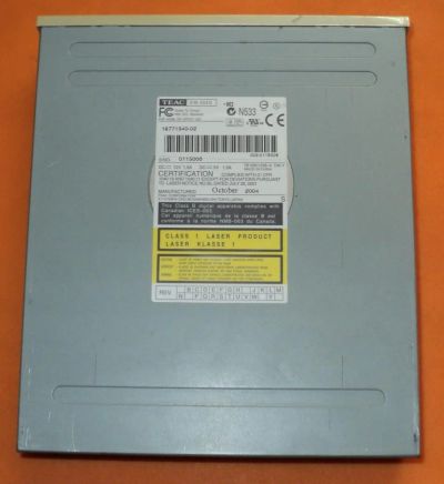 Лот: 4901369. Фото: 1. DVDюшня с руБля! Старенькая- зато... Приводы CD, DVD, BR, FDD