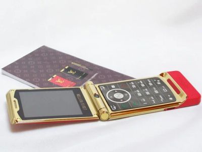 Лот: 10941977. Фото: 1. Сотовый телефон Louis Vuitton... Кнопочные мобильные телефоны