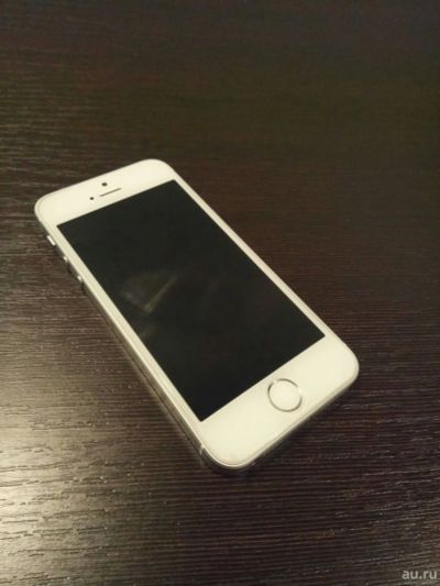 Лот: 13271492. Фото: 1. iPhone SE 32GB Silver. Смартфоны