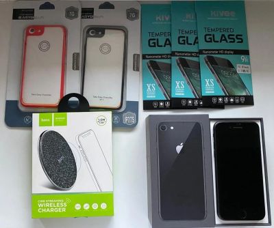 Лот: 14978696. Фото: 1. Iphone 8, 64 gb, черный, бонусом... Смартфоны