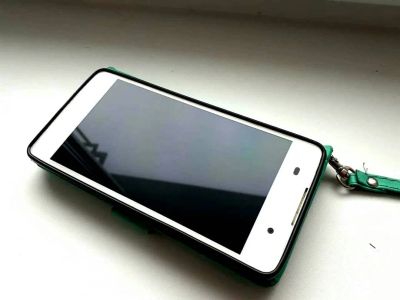 Лот: 10751314. Фото: 1. Sony xperia E5 и чехол с защитным... Смартфоны