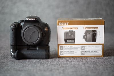 Лот: 16369584. Фото: 1. Canon 600D Body + батарейная ручка... Цифровые зеркальные