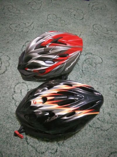 Лот: 6973318. Фото: 1. 2 велосипедных шлема. Шлемы