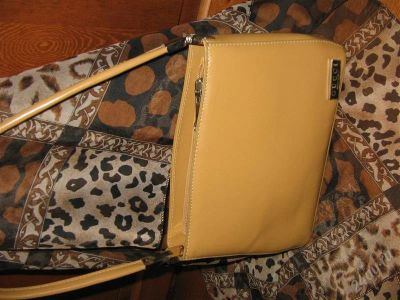 Лот: 2340154. Фото: 1. Сумочка бежевая «GUCCI» (размер... Сумки