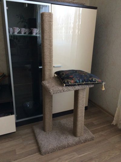 Лот: 11479380. Фото: 1. когтеточка столбик с лежанкой. Игрушки для животных