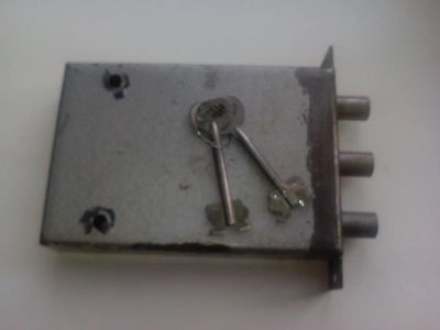 Лот: 6590588. Фото: 1. Замок гаражный с 2 ключами. Замки