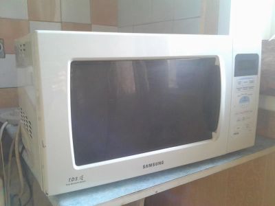 Лот: 6126866. Фото: 1. Микроволновая печь Samsung с грилем. Микроволновки, мини-печи