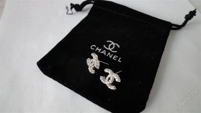 Лот: 1492440. Фото: 1. Серьги Chanel. Гвоздики. Серьги, каффы