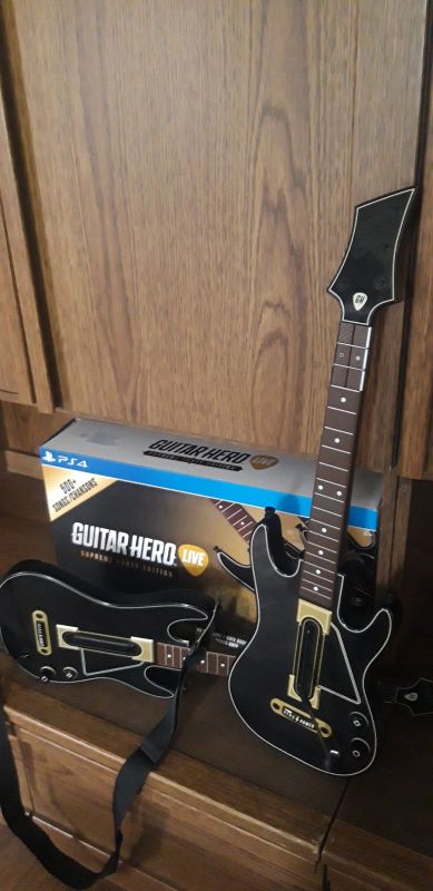 Лот: 16339324. Фото: 1. Guitar hiro ps4. Аксессуары для игровых приставок, консолей, геймпады